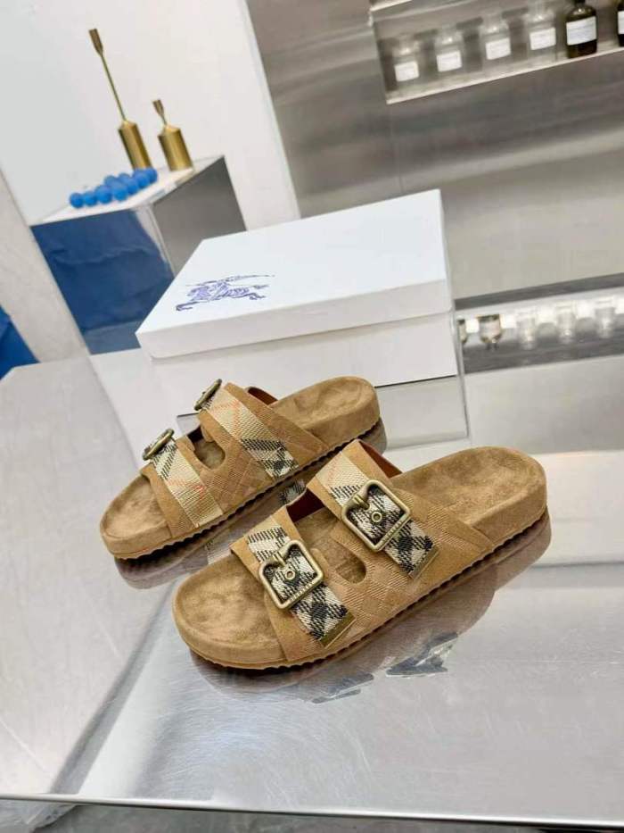 Burberry men slippers AAA-081