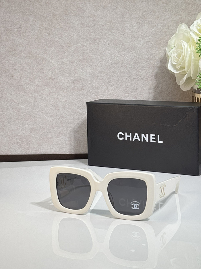 CHNL Sunglasses AAAA-7045