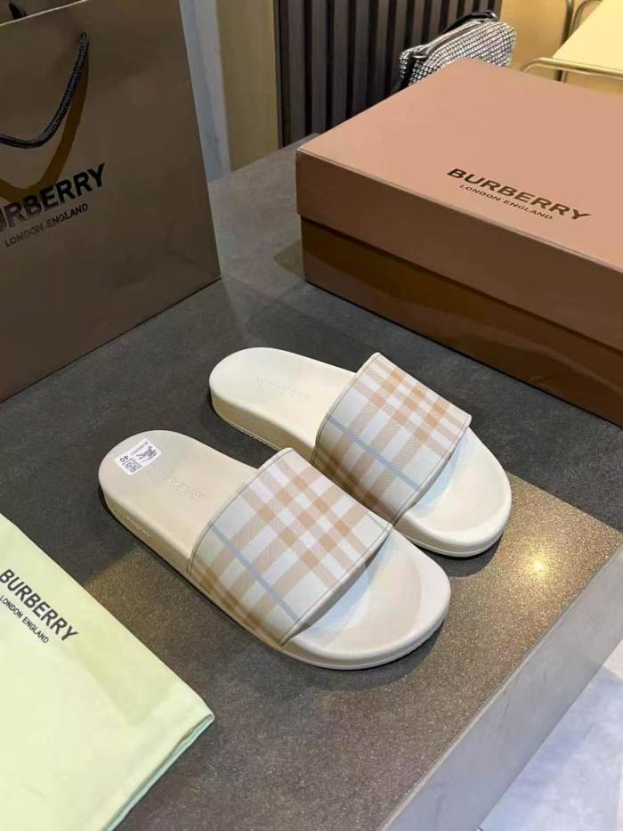Burberry women slippers AAA-062