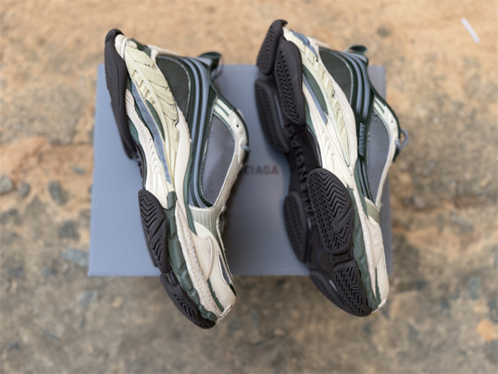 B 17FW Tripe-S High End Sneaker-722