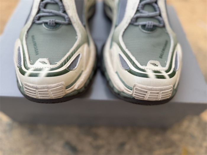 B 17FW Tripe-S High End Sneaker-722