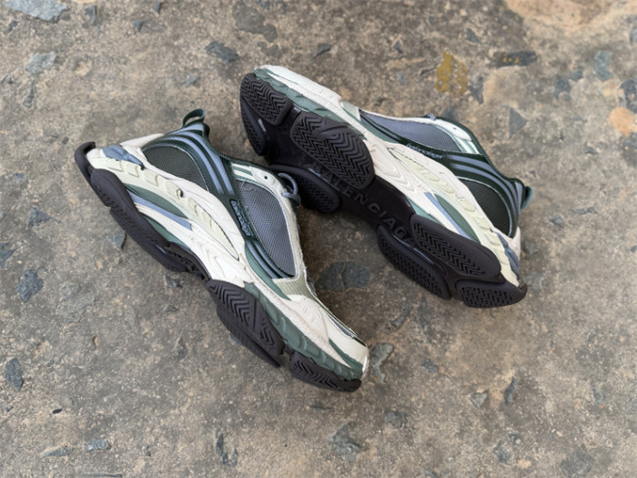 B 17FW Tripe-S High End Sneaker-722