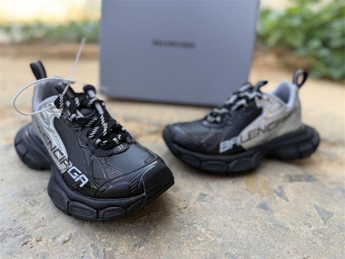 B 17FW Tripe-S High End Sneaker-723