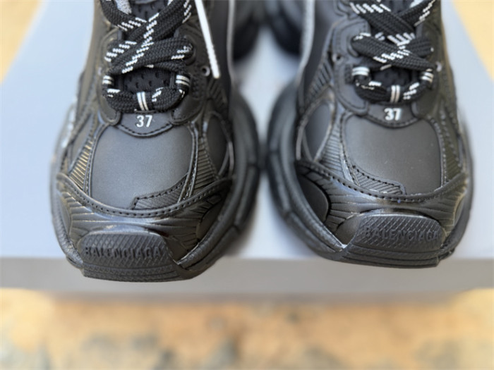 B 17FW Tripe-S High End Sneaker-723