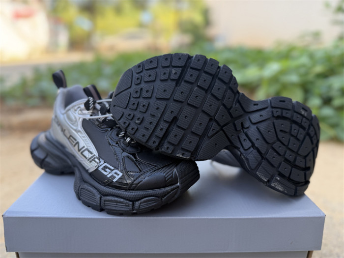 B 17FW Tripe-S High End Sneaker-723
