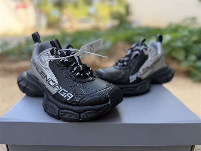 B 17FW Tripe-S High End Sneaker-723