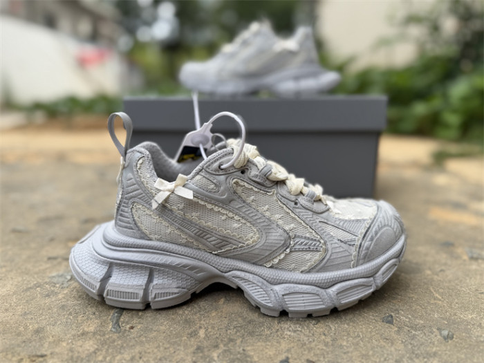 B 17FW Tripe-S High End Sneaker-724