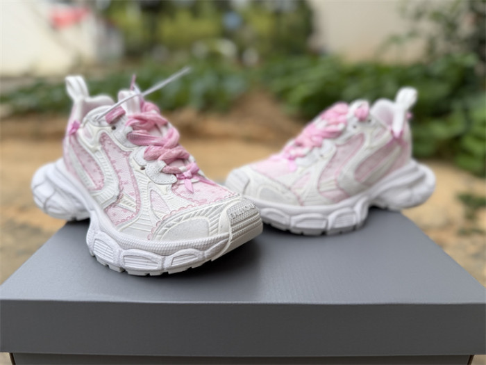B 17FW Tripe-S High End Sneaker-725
