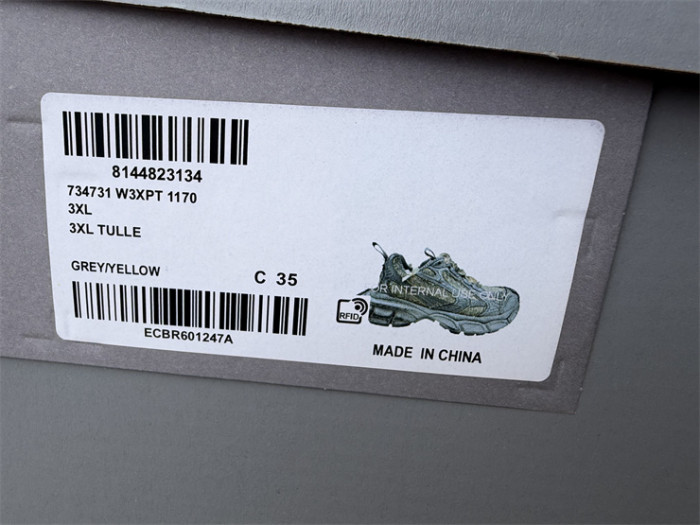 B 17FW Tripe-S High End Sneaker-724