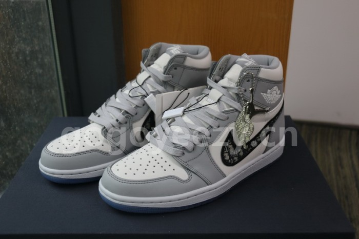 Authentic Dior x Ai Jordan 1 High Top （with dior boxes）