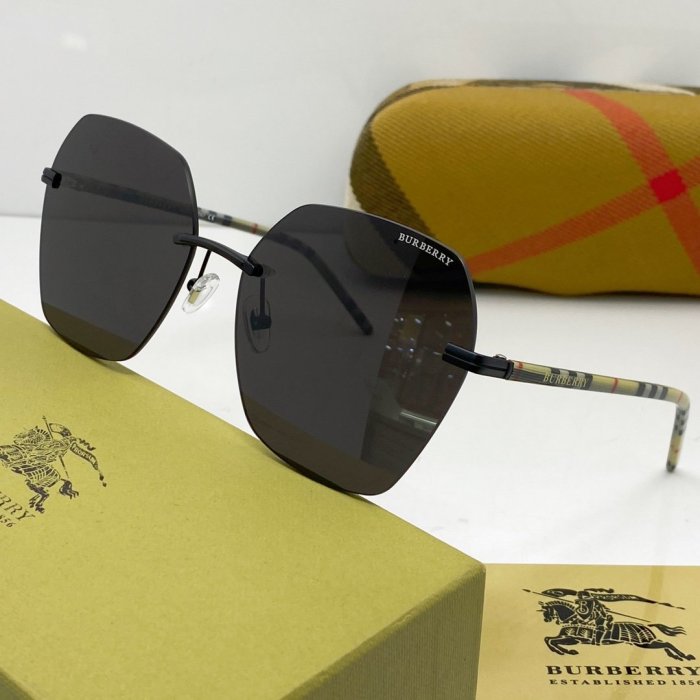 Burberry Sunglasses AAAA-823