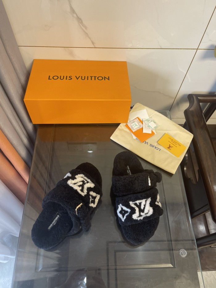 LV women Sandals 1：1 Quality-495