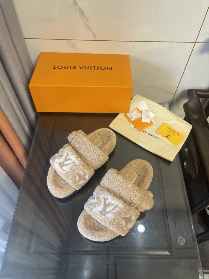LV women Sandals 1：1 Quality-494