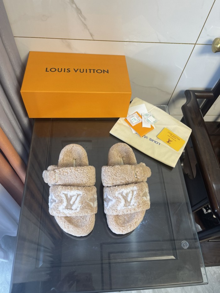 LV women Sandals 1：1 Quality-494