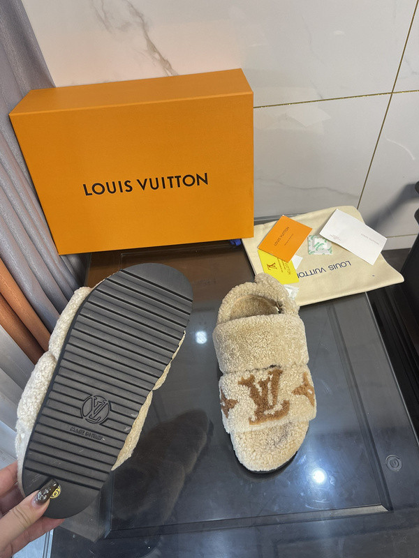 LV women Sandals 1：1 Quality-496