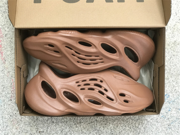 Authentic Yeezy Foam Runner “Flax”