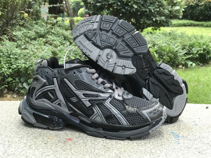 B 17FW Tripe-S High End Sneaker-389