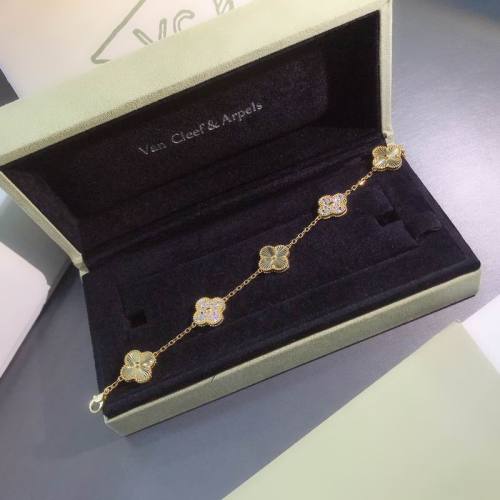 Van Cleef & Arpels bracelet-026