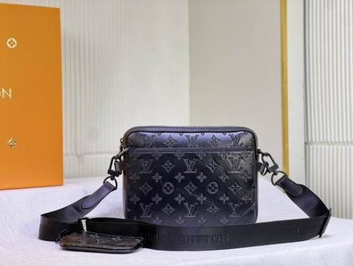 LV Hangbags AAA Men-099