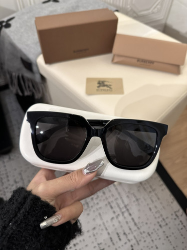 Burberry Sunglasses AAAA-2420
