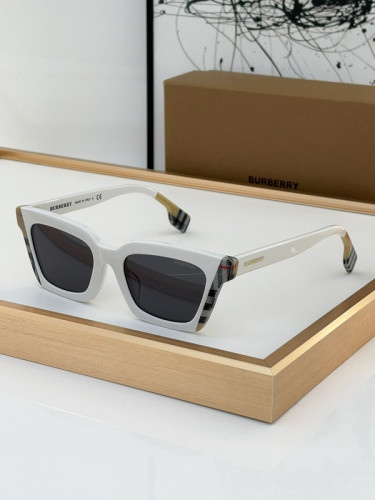 Burberry Sunglasses AAAA-2441
