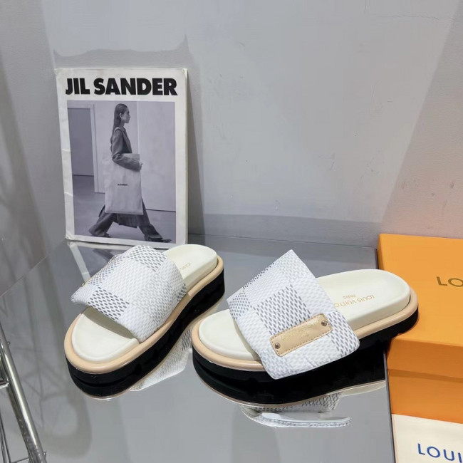 LV women Sandals 1：1 Quality-677