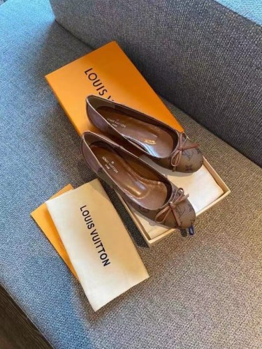 LV Women Shoes 1：1 Quality-802