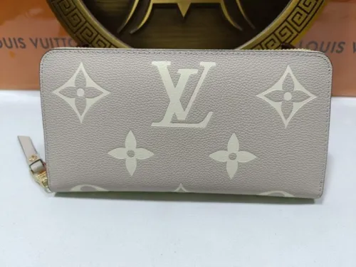 Super Perfect LV Wallet-171