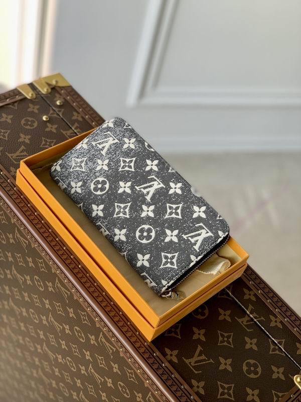 Super Perfect LV Wallet-529