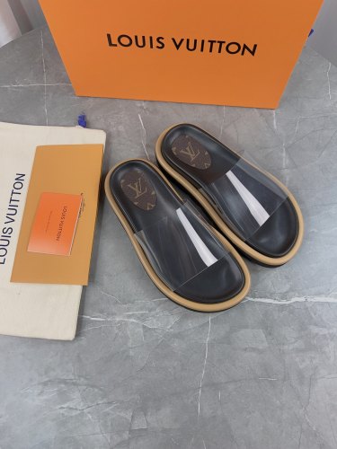 LV Sandals 1：1 Quality-550