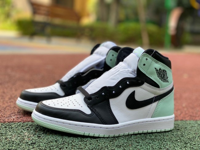 Authentic Air Jordan 1 Retro High lgloo