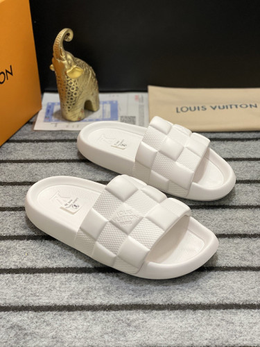 LV women slippers AAA-390