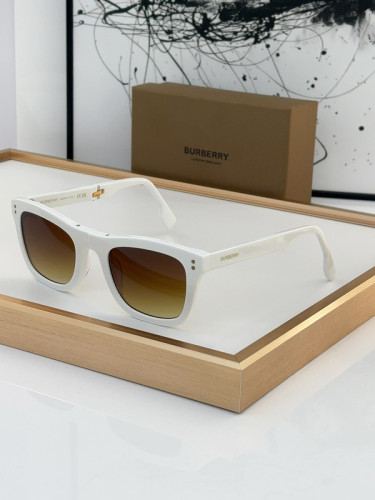 Burberry Sunglasses AAAA-2426