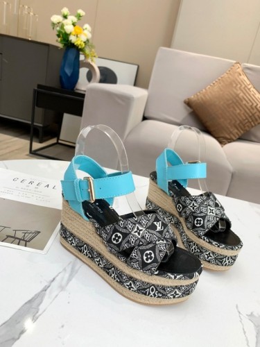 LV women Sandals 1：1 Quality-404