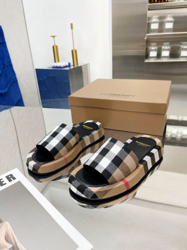 Burberry women slippers AAA-027