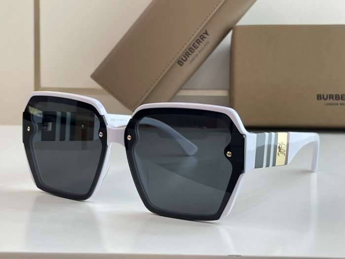 Burberry Sunglasses AAAA-184