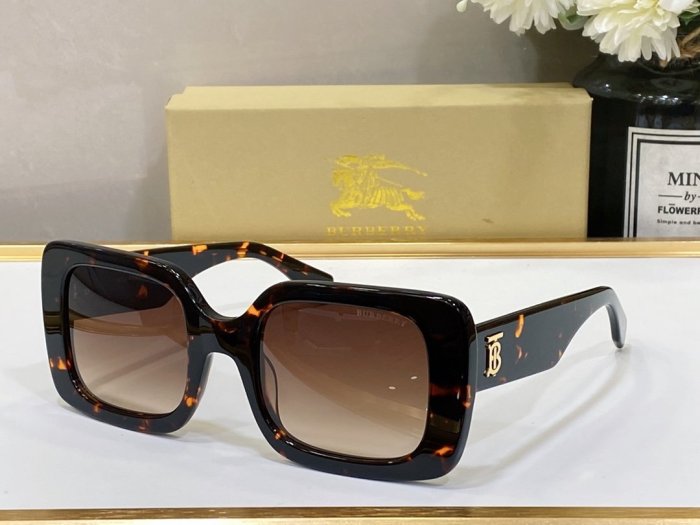 Burberry Sunglasses AAAA-192