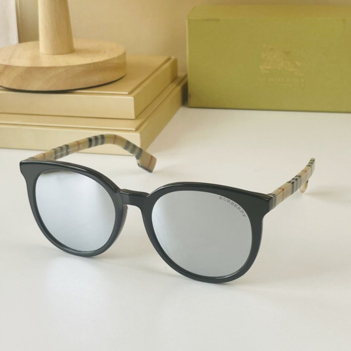 Burberry Sunglasses AAAA-532
