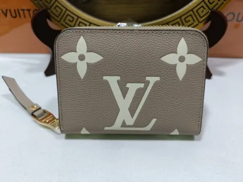 Super Perfect LV Wallet-098