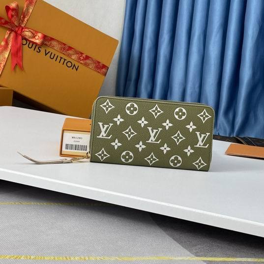 Super Perfect LV Wallet-485