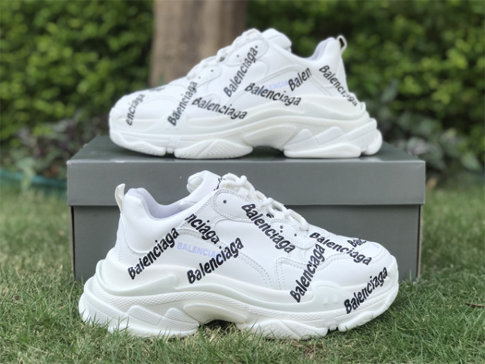 B 17FW Tripe-S High End Sneaker-330