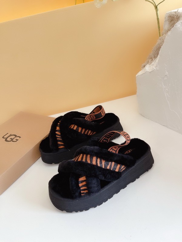 UG Sandals-042