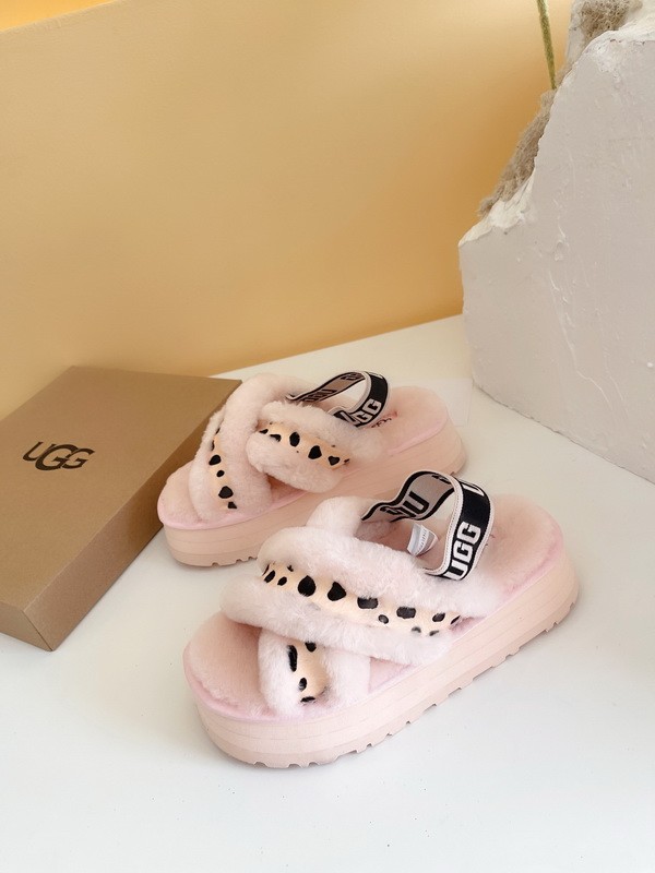 UG Sandals-045