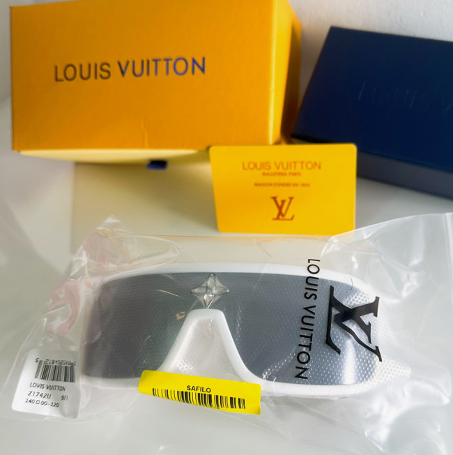 LV Sunglasses AAAA-3322