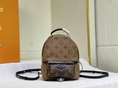 LV Backpack 1：1 Quality-011