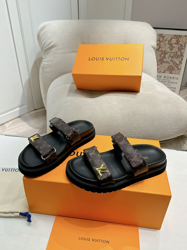 LV women Sandals 1：1 Quality-774