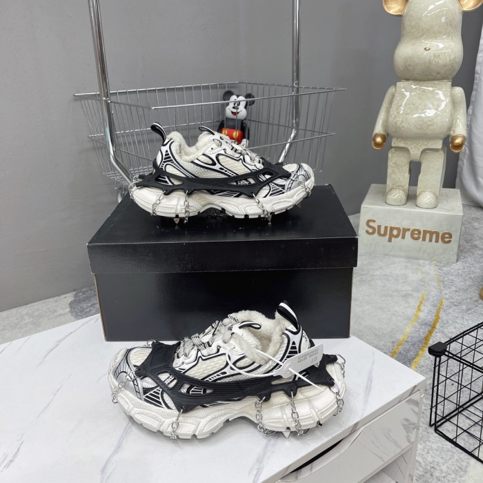 B 17FW Tripe-S High End Sneaker-572