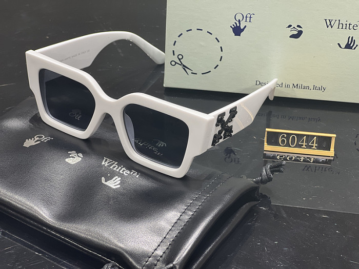 Off white Sunglasses AAA-010