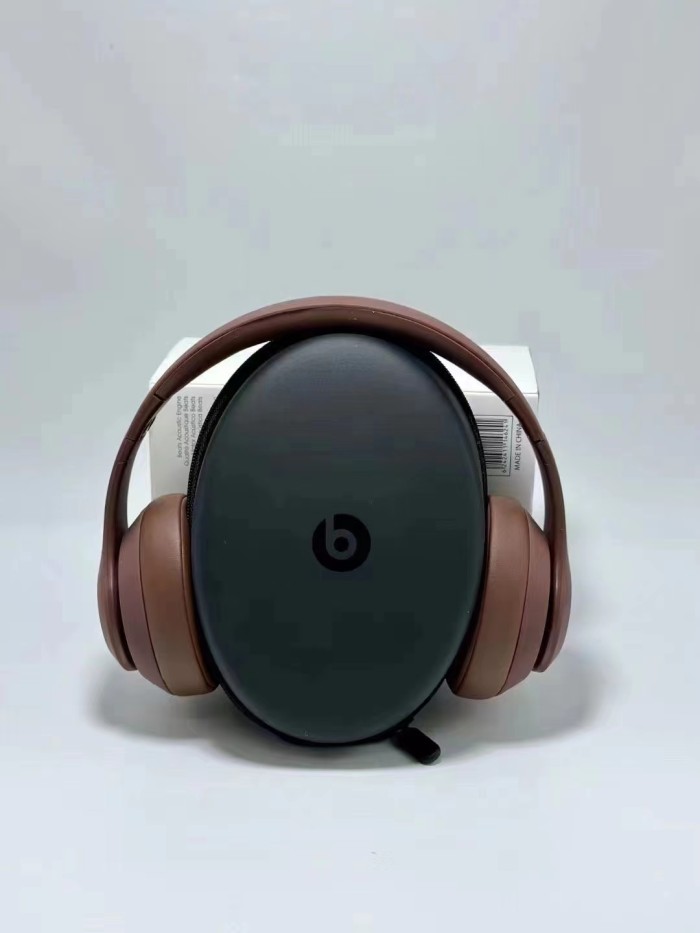 Beats Studio Pro noise reduction