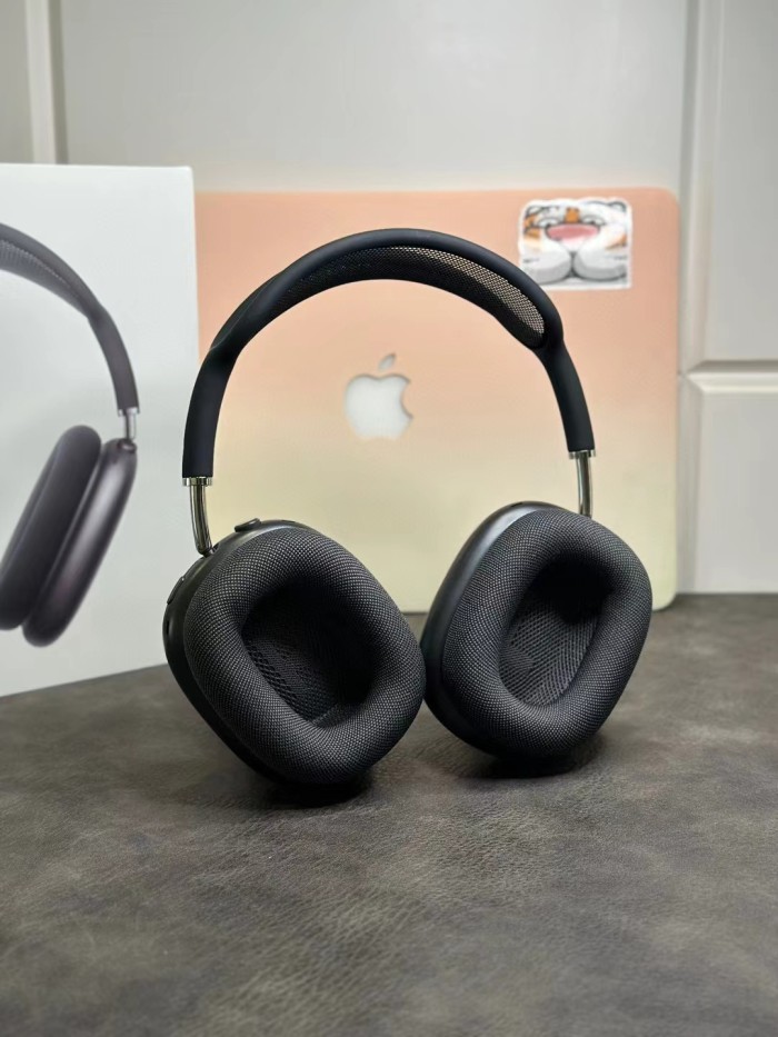 Air Pods MaX in